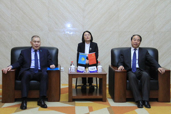 Kazakhstan's ambassador to China visits BFSU