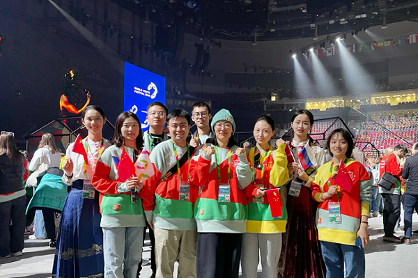 BFSU students and teachers attend the 20th World Youth Festival in Sochi