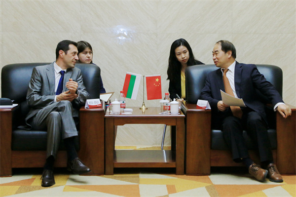 Bulgarian Ambassador to China delivers lecture at BFSU