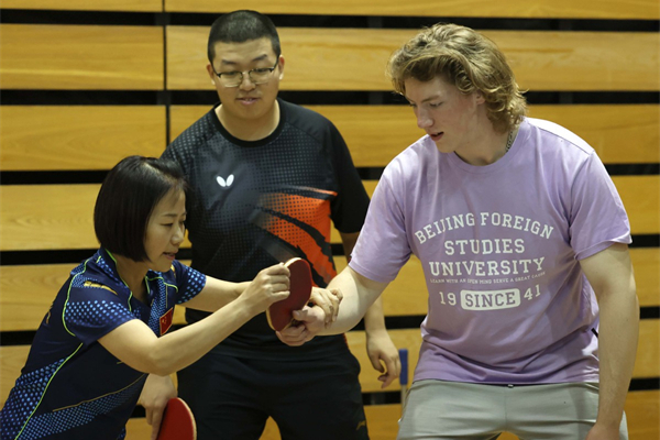 US students experience Chinese culture through sports at Beijing university
