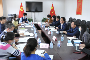 BFSU, Xinhua discuss continued development of experimental class