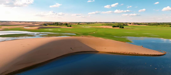 1761120443637074317.jpg 绿洲2_副本.jpg